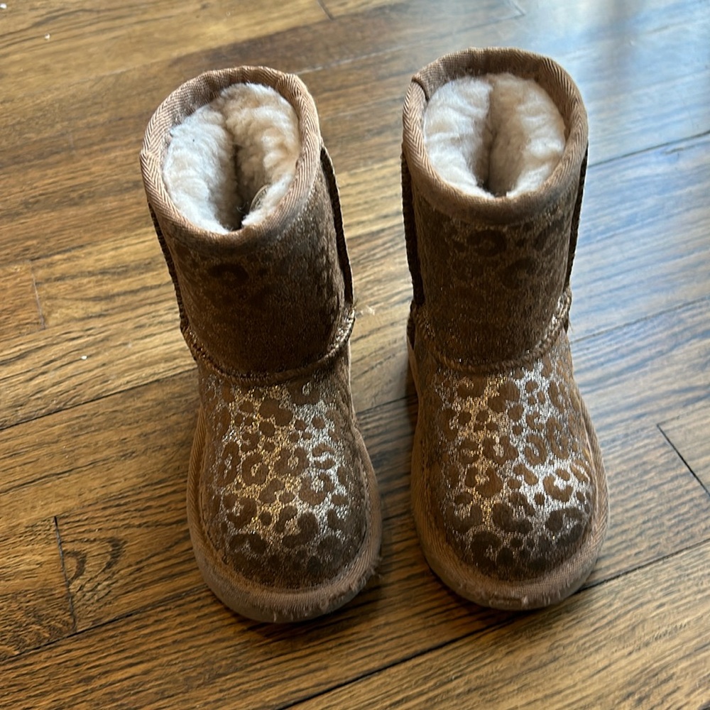 Uggs size 6 toddler metallic leopard worn a few times